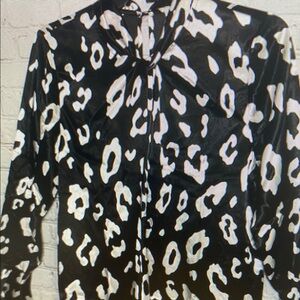 Black and White Leopard Print Ruffle Sleeve Blouse Size: Small
